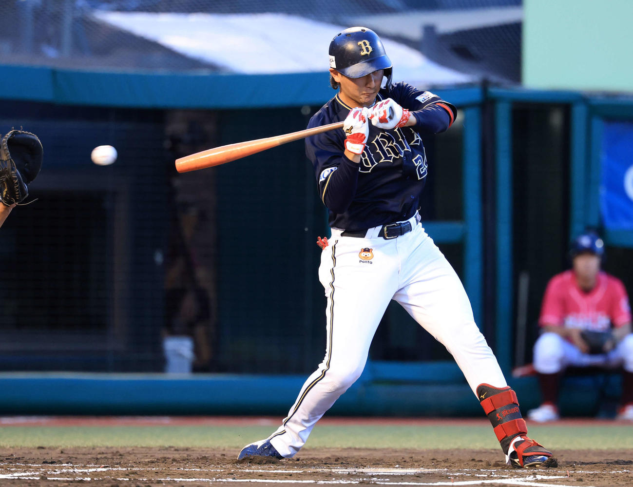 楽天対オリックス　1回表オリックス1死満塁、紅林は押し出し四球を選ぶ（撮影・浅見桂子）