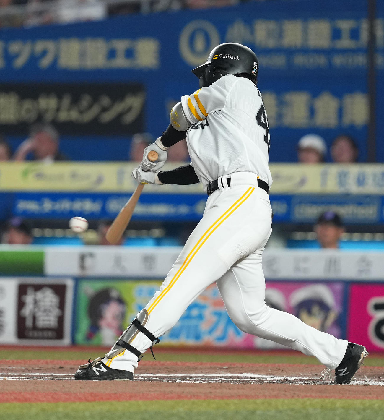 ロッテ対ソフトバンク　6回表ソフトバンク2死二塁、右適時打を放つ井上（撮影・菅敏）