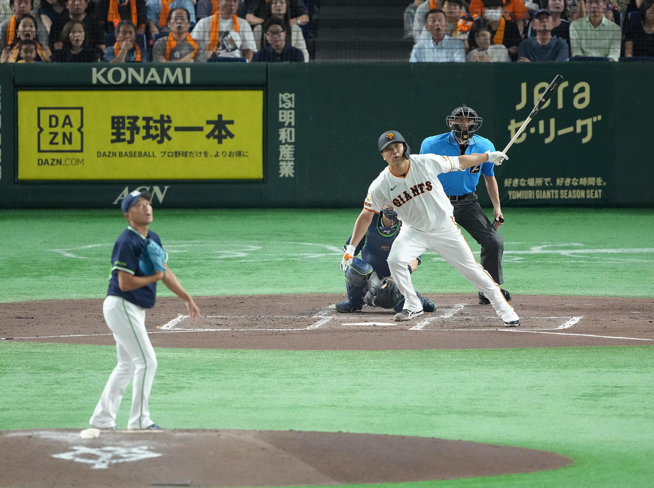 巨人対ヤクルト　3回裏巨人無死、田中将は二塁打を放つ。投手石川（撮影・足立雅史）