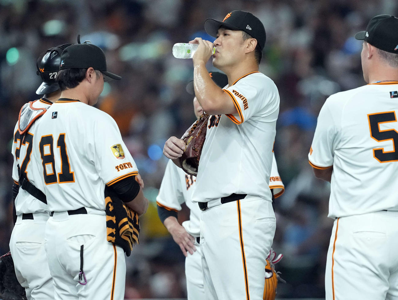 巨人対ヤクルト　4回表ヤクルト2死一、二塁、オスナに適時打を許し同点とされる田中将（撮影・たえ見朱実）