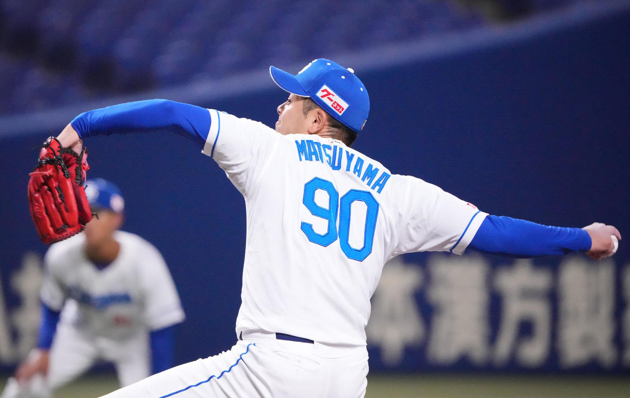 ウエスタン中日対オリックス　7回表、中日2番手で登板する松山（撮影・森本幸一）