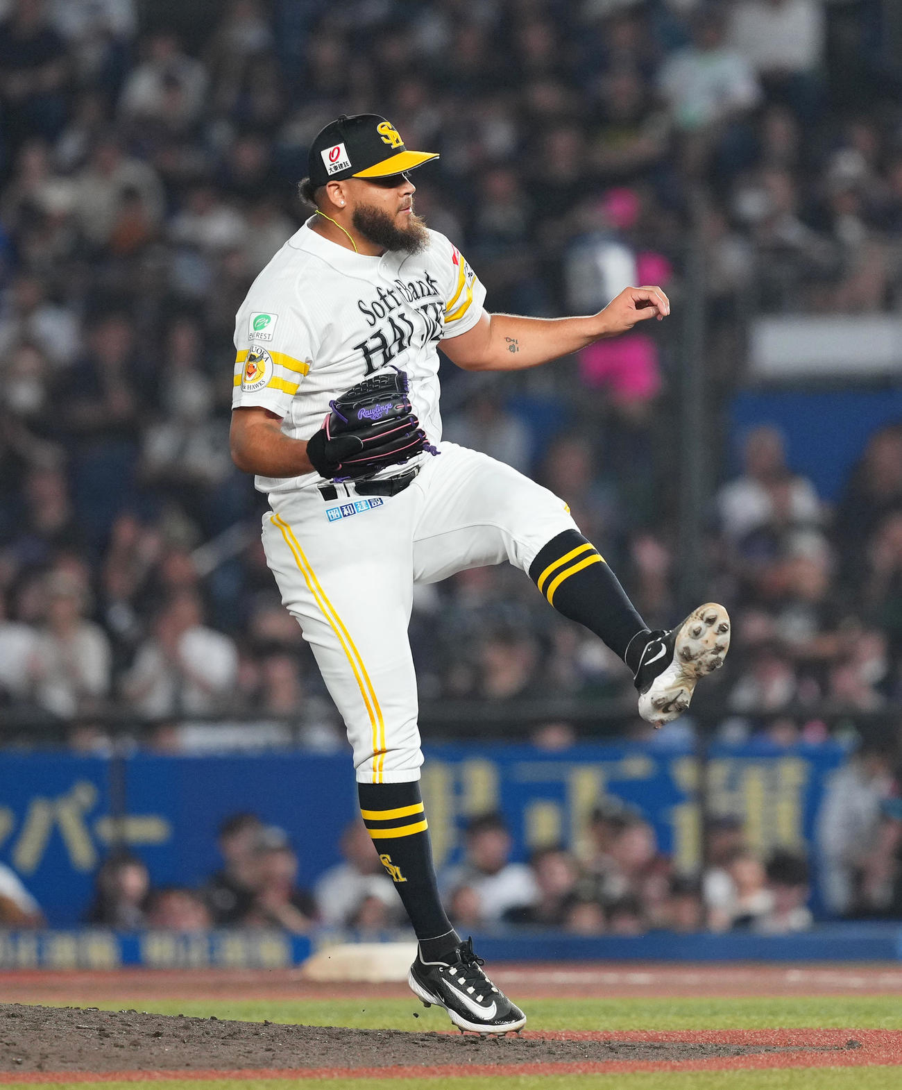 ロッテ対ソフトバンク　6回、ソフトバンク2番手のヘルナンデス（撮影・菅敏）