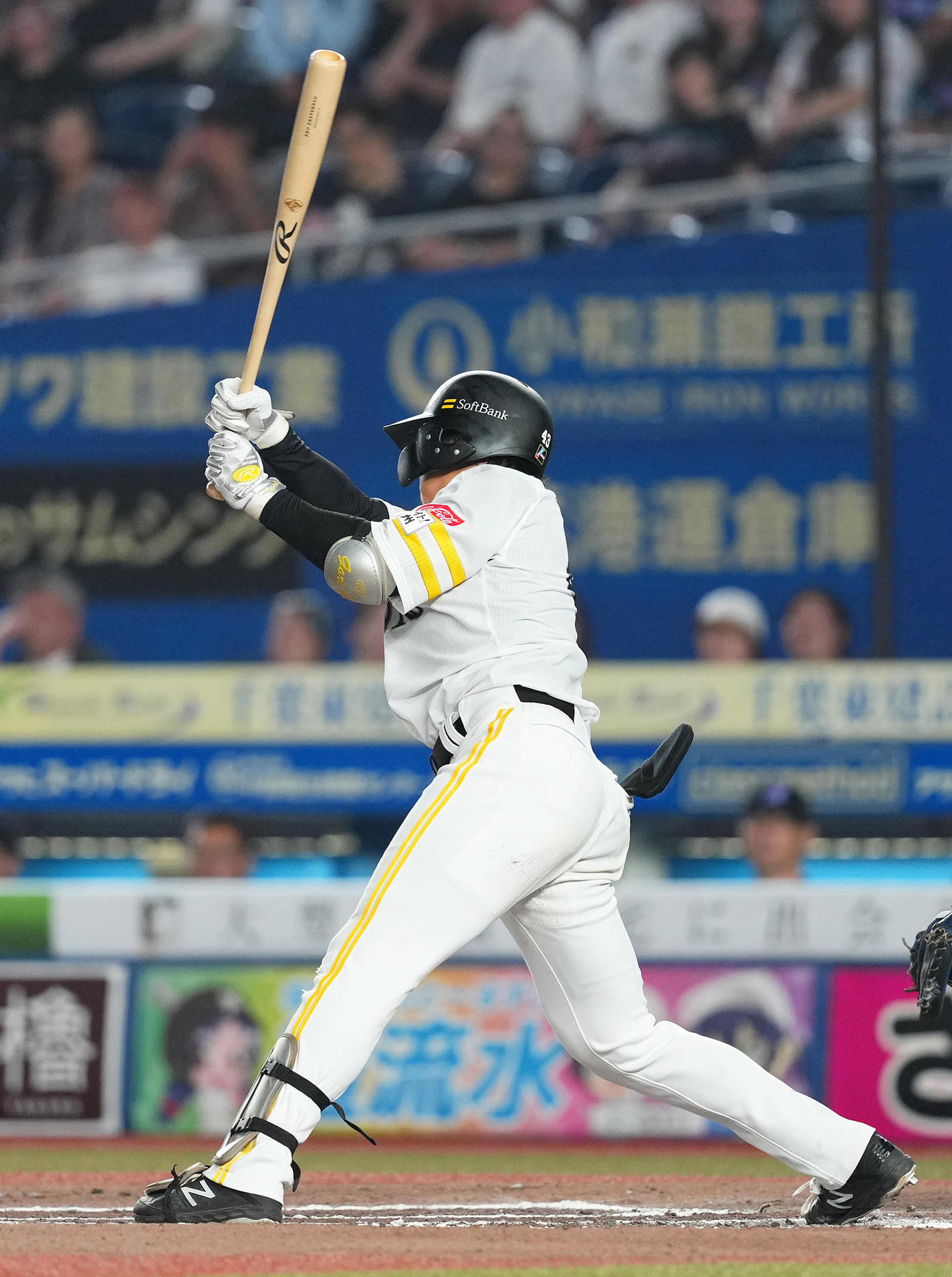 ロッテ対ソフトバンク　6回表ソフトバンク2死二塁、右適時打を放つ井上（撮影・菅敏）
