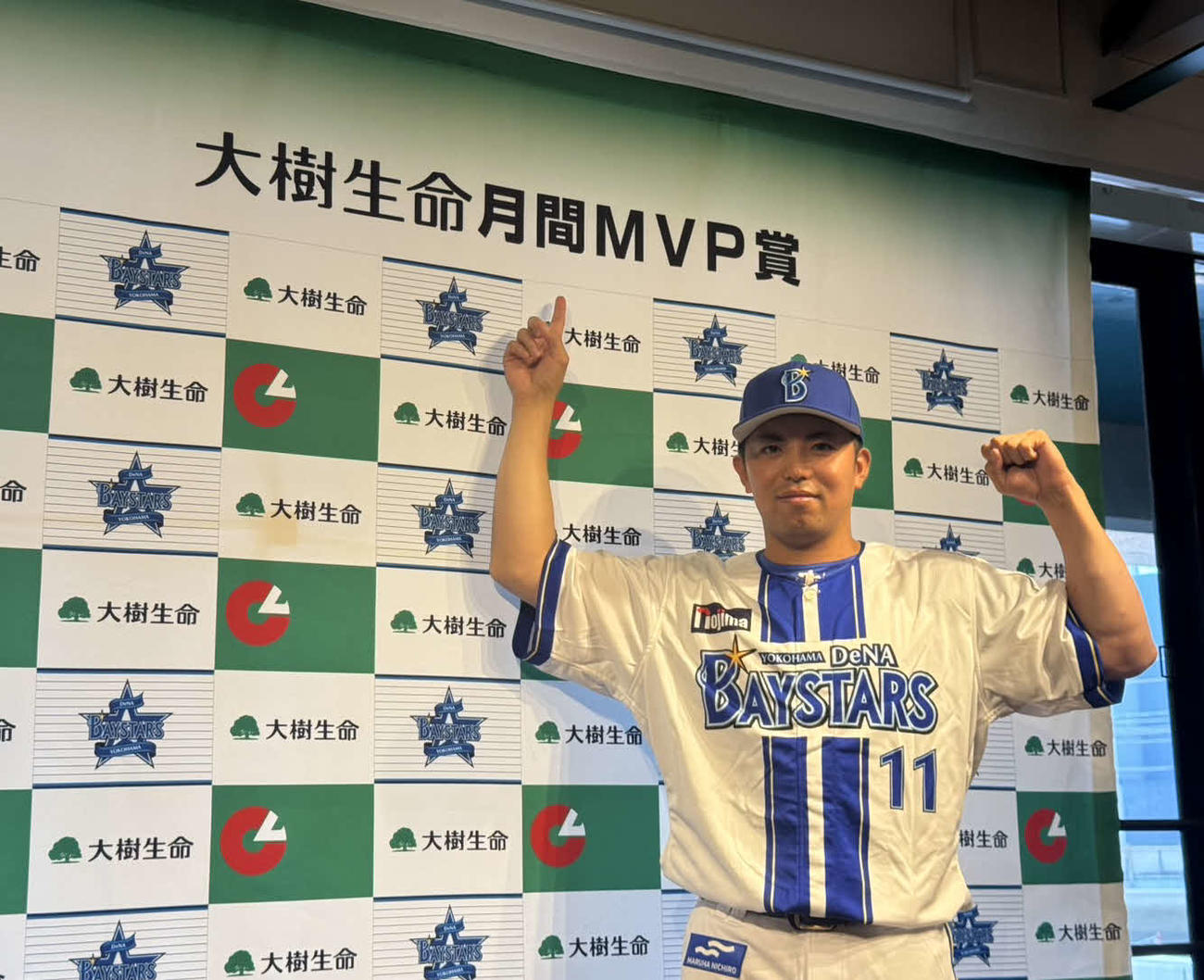 7月度の大樹生命月間MVPを受賞したDeNA東（撮影・小早川宗一郎）