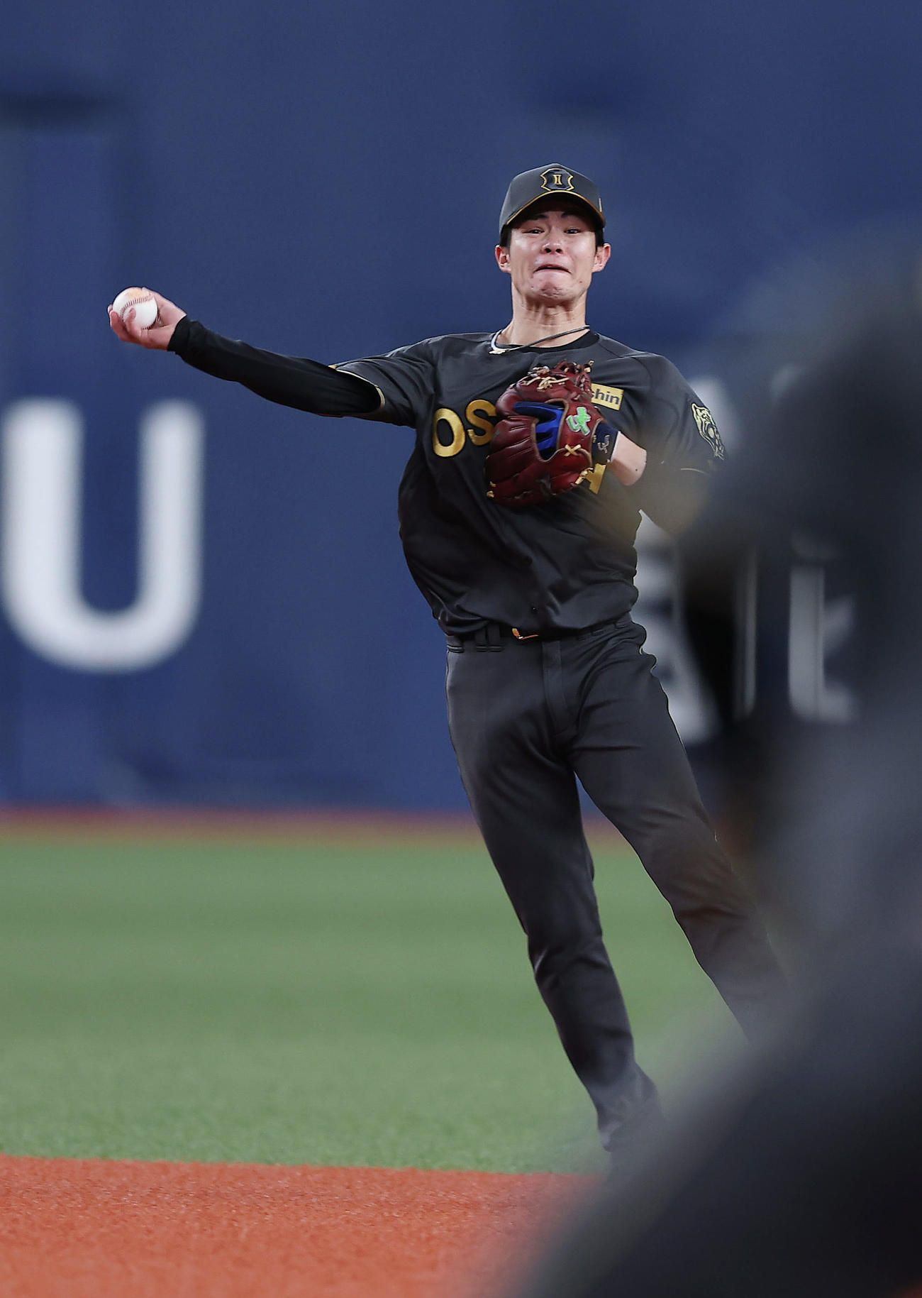阪神対ヤクルト　1回表ヤクルト無死、太田の二ゴロで好守を見せる中野（撮影・前田充）