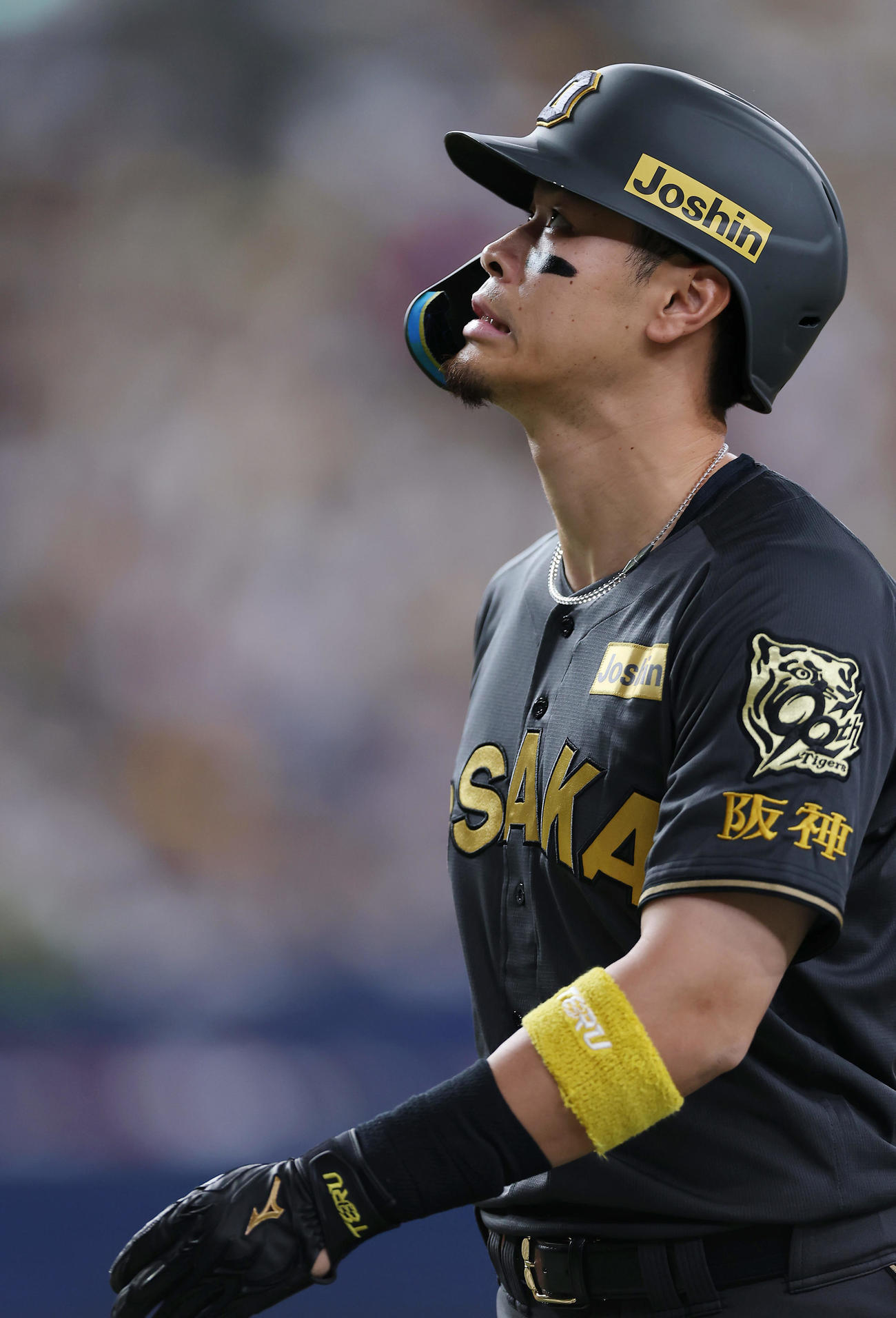 阪神対ヤクルト　2回裏阪神無死、三飛に倒れた佐藤輝（撮影・前田充）