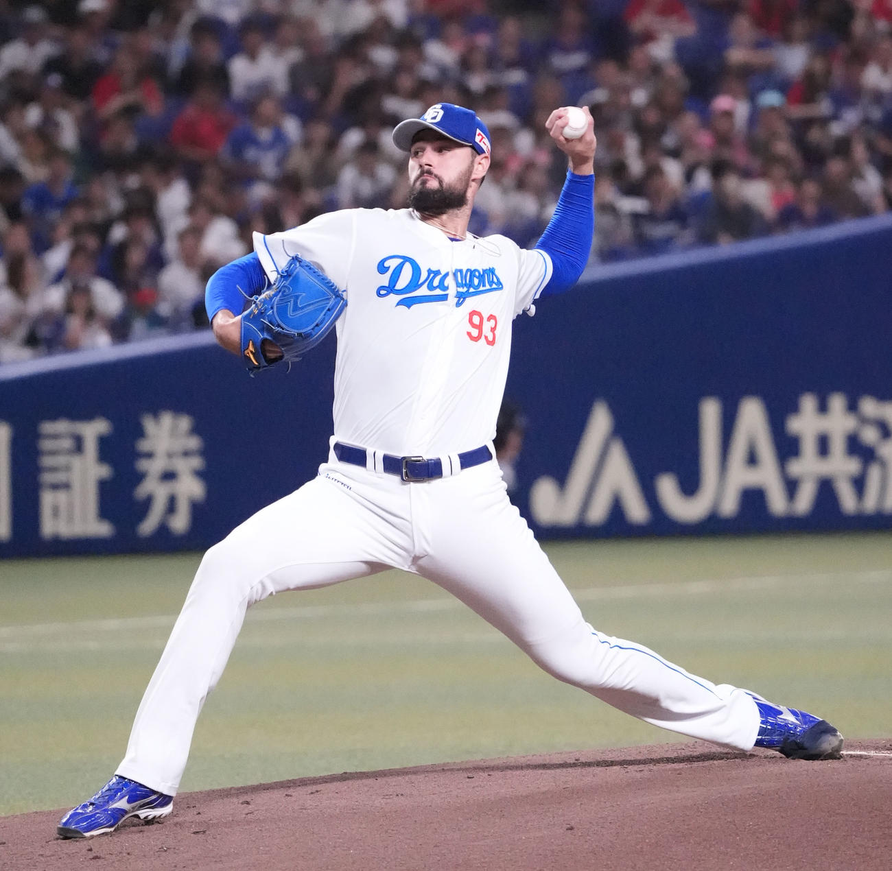 中日対広島　1回表、登板する中日先発のマラー（撮影・森本幸一）