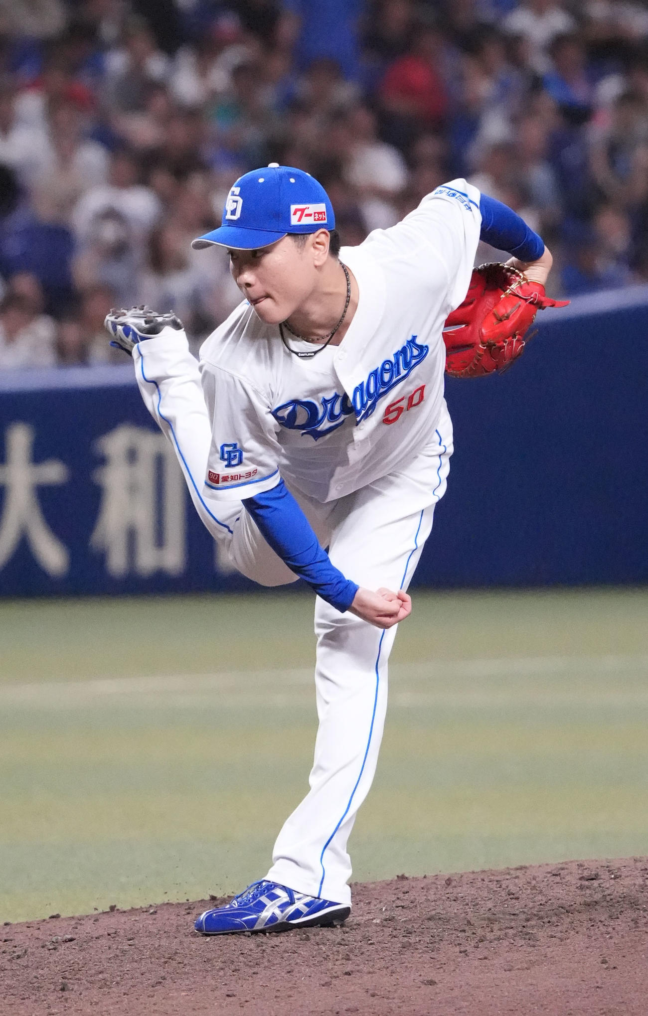 中日対広島　10回表、中日4番手で登板する清水（撮影・森本幸一）