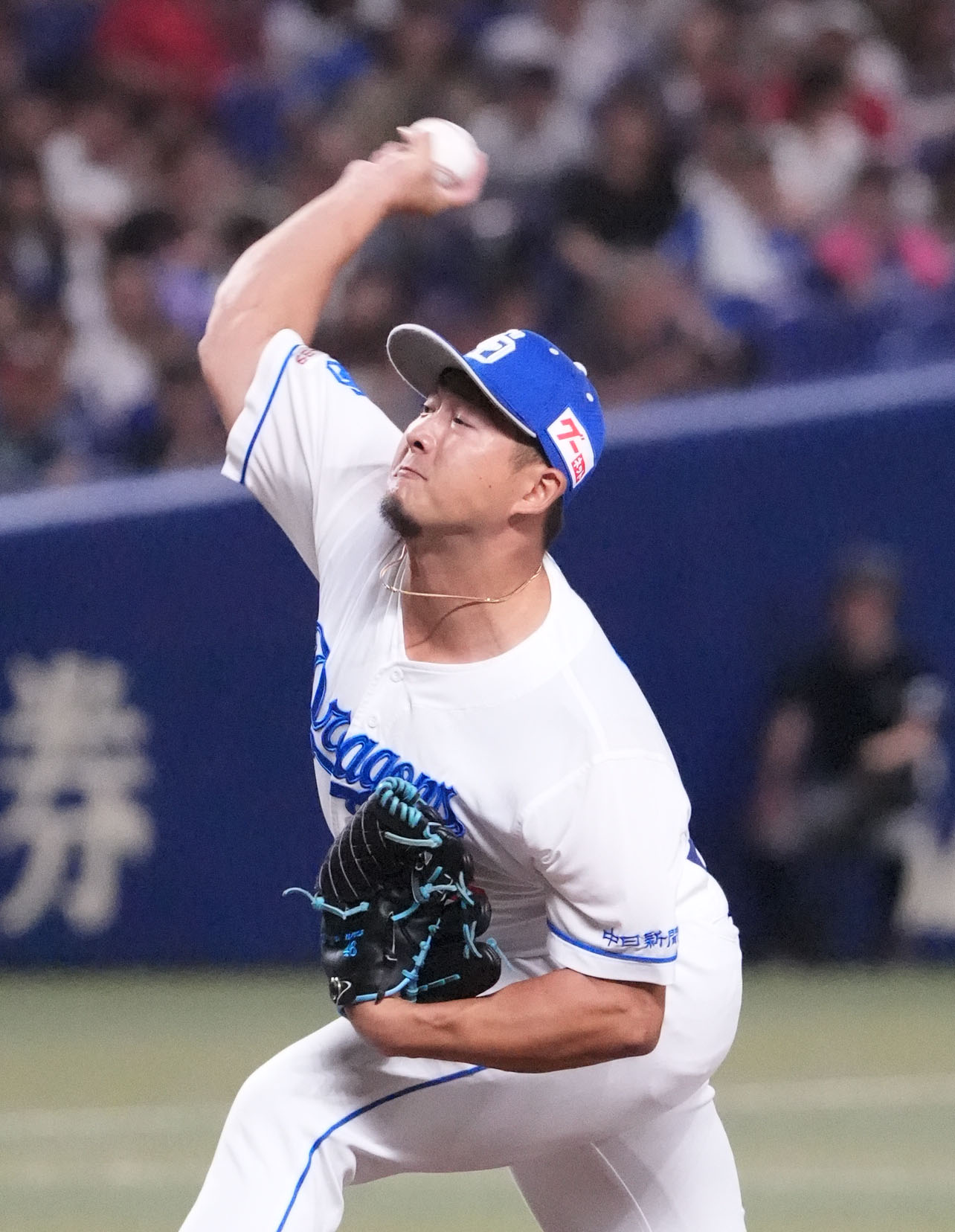 中日対広島　9回表、中日3番手で登板する梅野（撮影・森本幸一）
