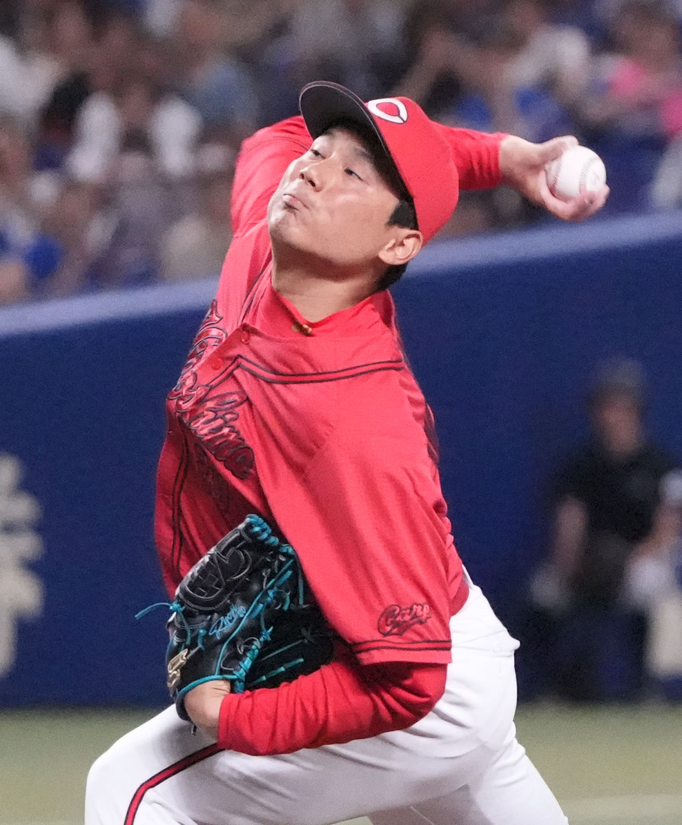 中日対広島　11回裏、広島5番手で登板する栗林（撮影・森本幸一）