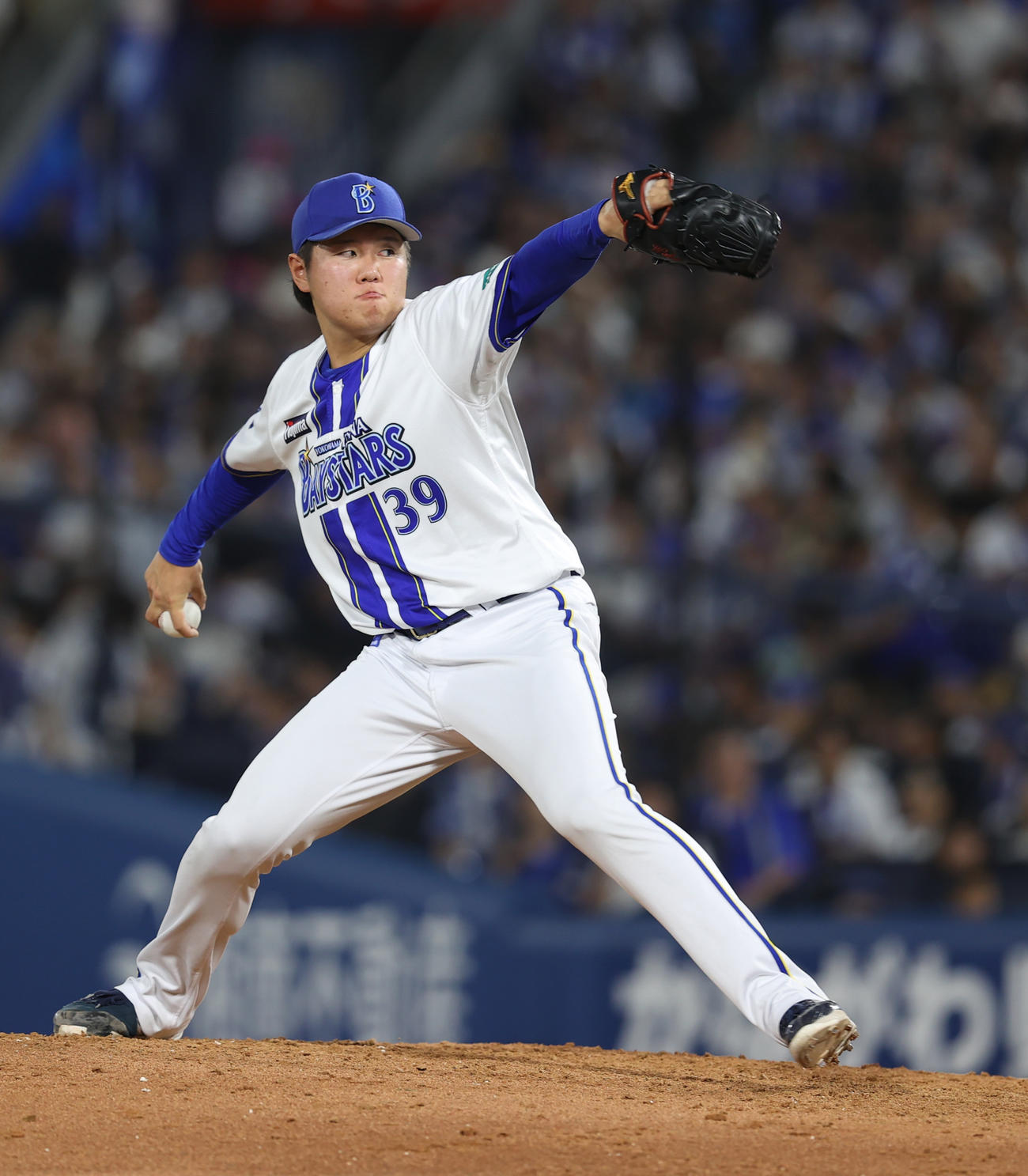 DeNA対巨人　DeNA2番手の若松（撮影・水谷安孝）