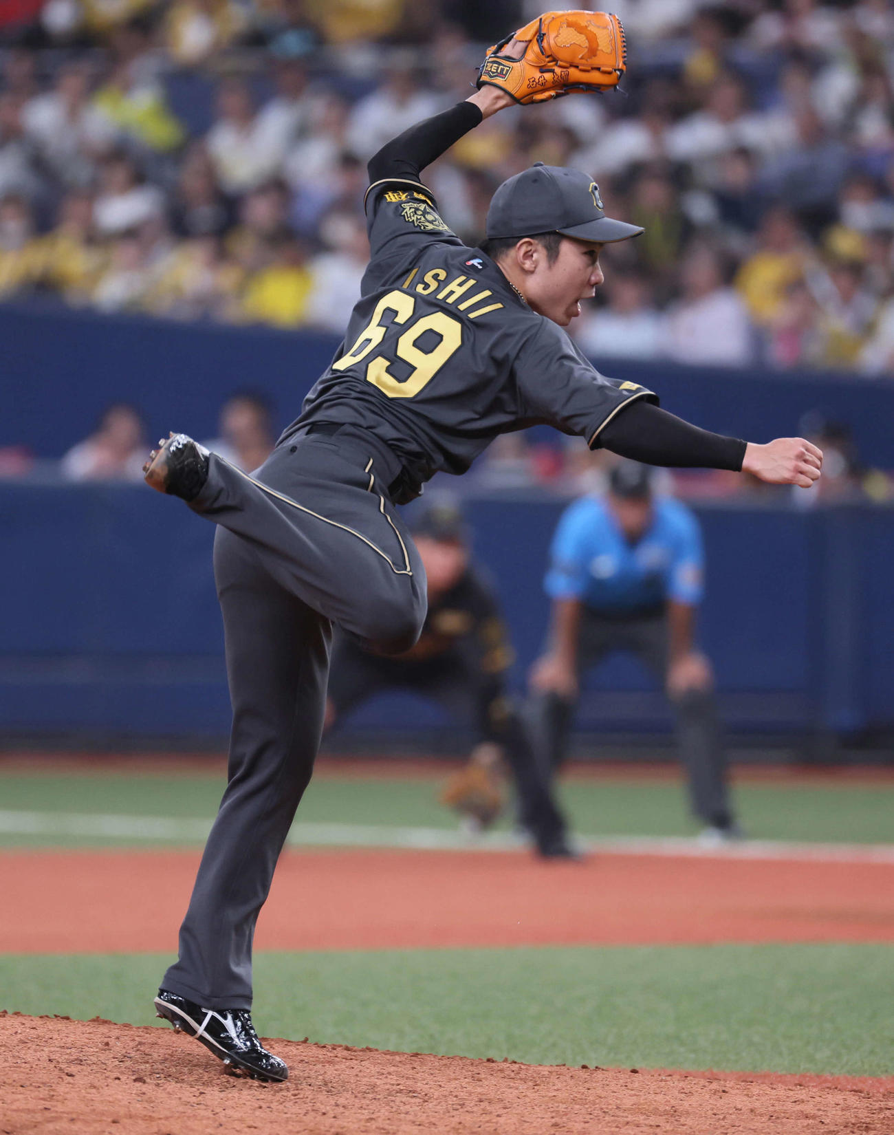 阪神対ヤクルト　10回表を抑えた石井（撮影・宮崎幸一)