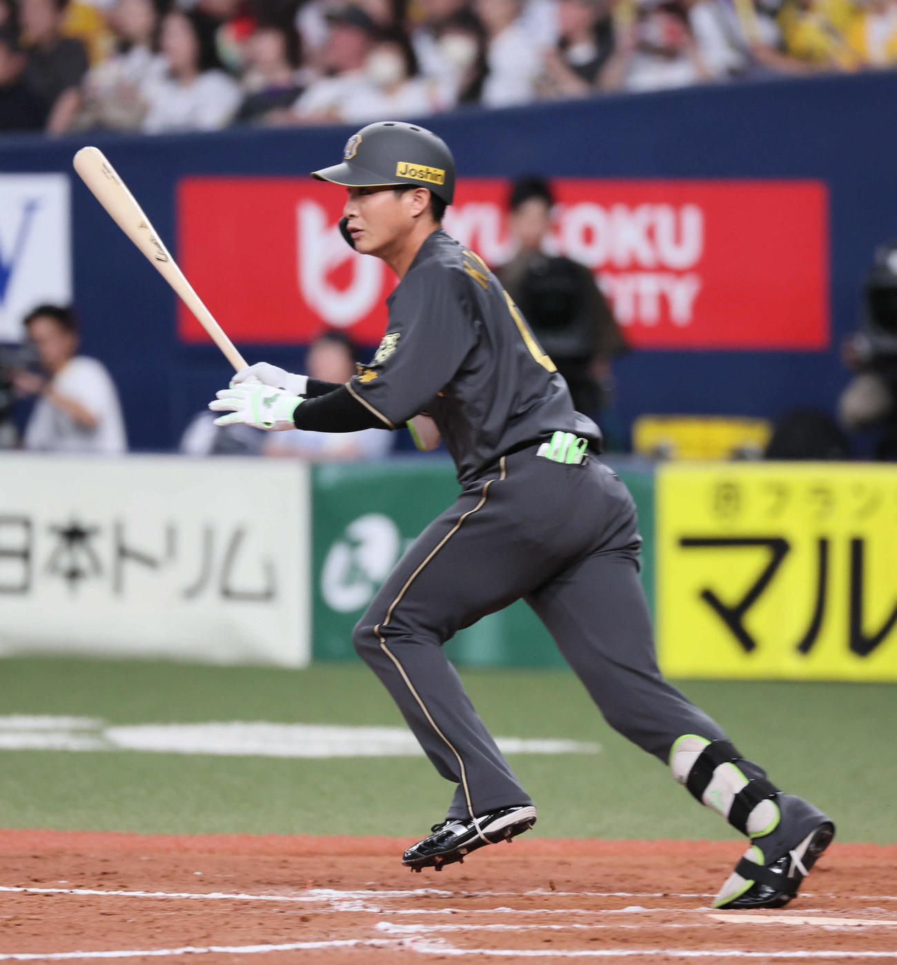 阪神対ヤクルト　12回裏阪神1死、代打木浪は中前打を放つ（撮影・宮崎幸一)