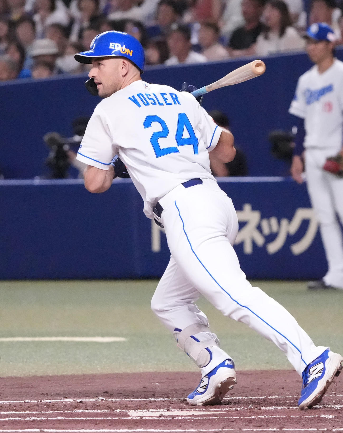 中日対広島　1回裏中日2死一、二塁、左前適時打を放つボスラー（撮影・森本幸一）