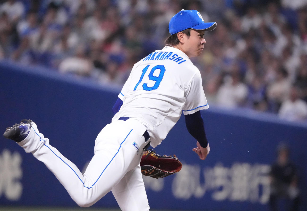 中日対広島　1回表、登板する中日先発の高橋宏（撮影・森本幸一）