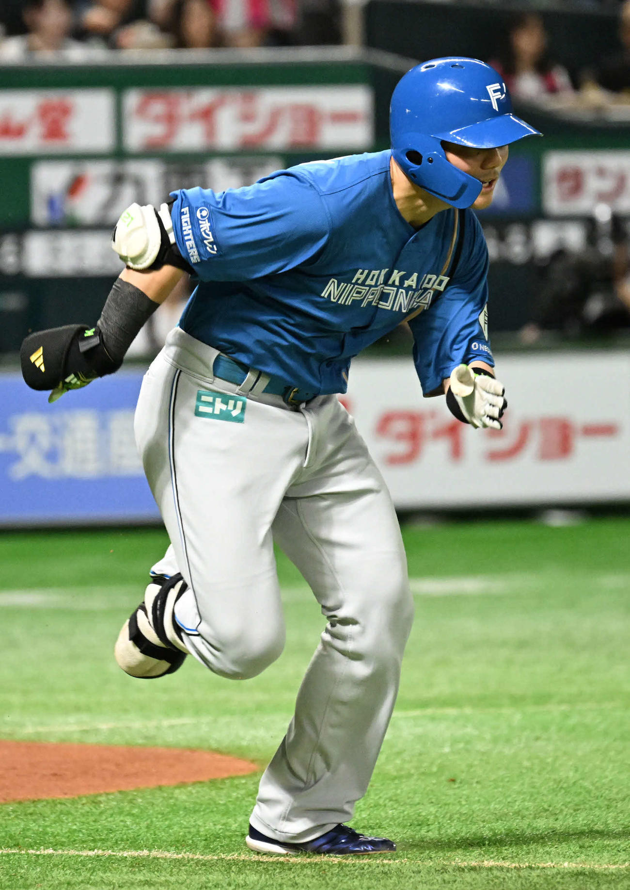 ソフトバンク対日本ハム　4回表日本ハム2死、清宮は内野安打を放つ（撮影・林敢治）