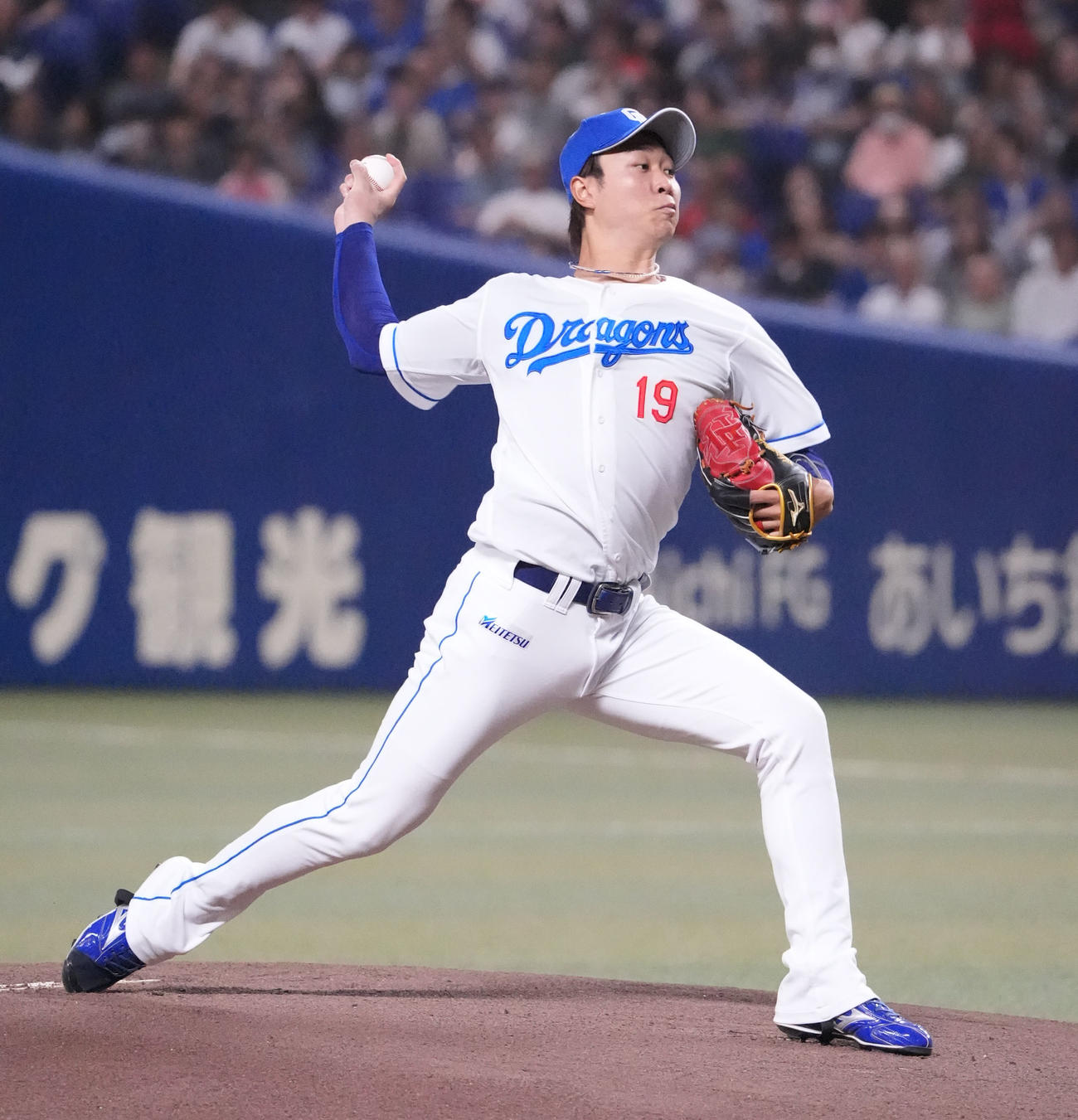 中日対広島　1回表、登板する中日先発の高橋宏（撮影・森本幸一）
