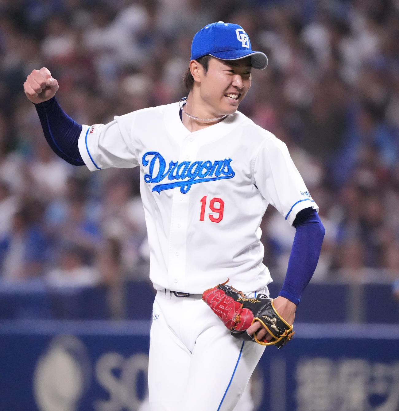 中日対広島　8回表広島2死、野間を左飛に打ち取りガッツポーズをする高橋宏（撮影・森本幸一）