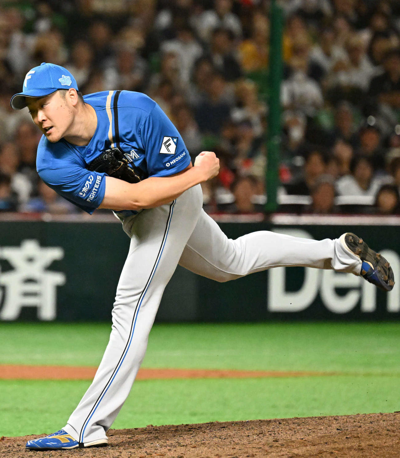 ソフトバンク対日本ハム　日本ハム3番手投手の斉藤（撮影・林敢治）