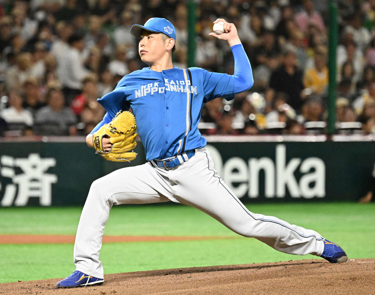 ソフトバンク対日本ハム　日本ハム先発の加藤貴（撮影・林敢治）