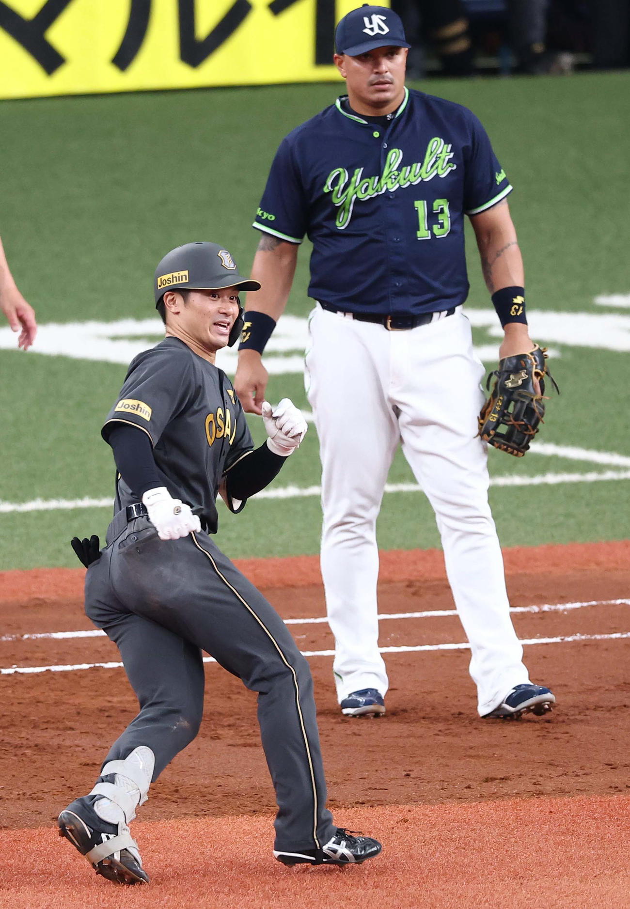 阪神対ヤクルト　2回裏阪神無死、坂本は中前打を放つ（撮影・上田博志）