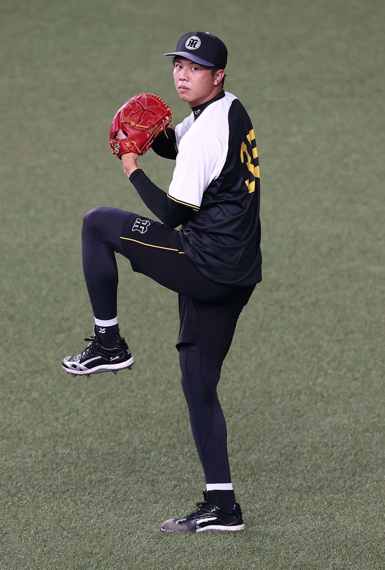 阪神対ヤクルト　キャッチボールをする才木（撮影・上田博志）