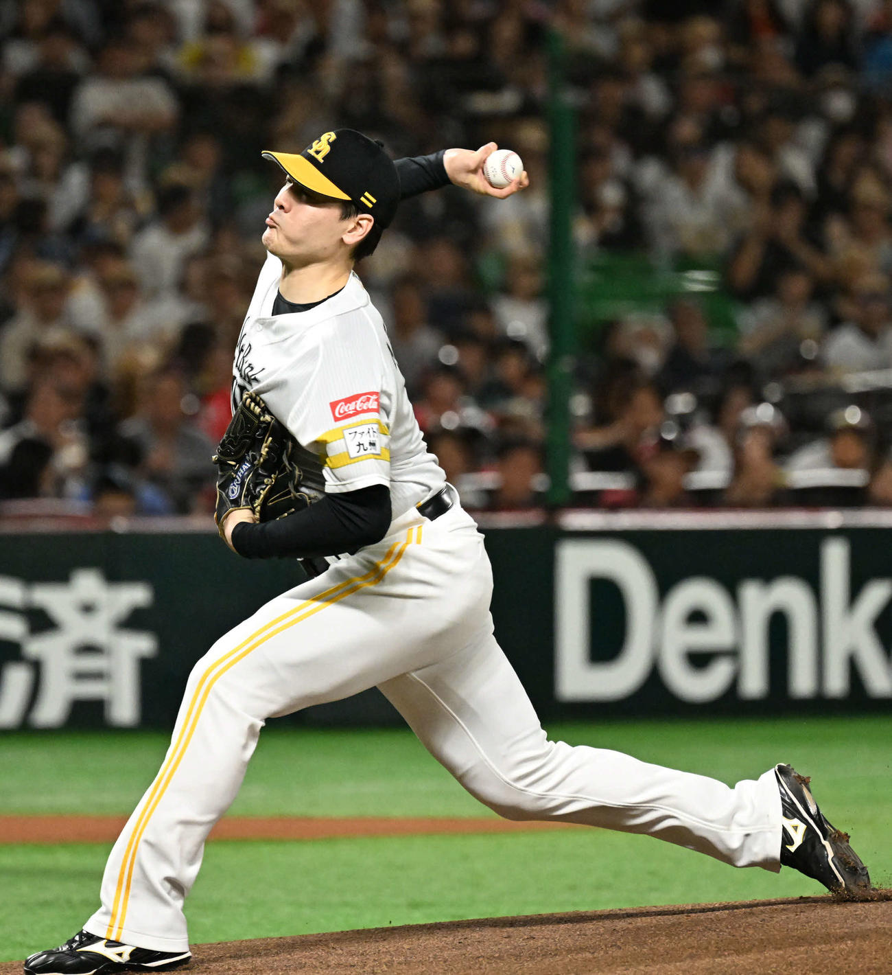 ソフトバンク対日本ハム　ソフトバンク先発の有原（撮影・林敢治）