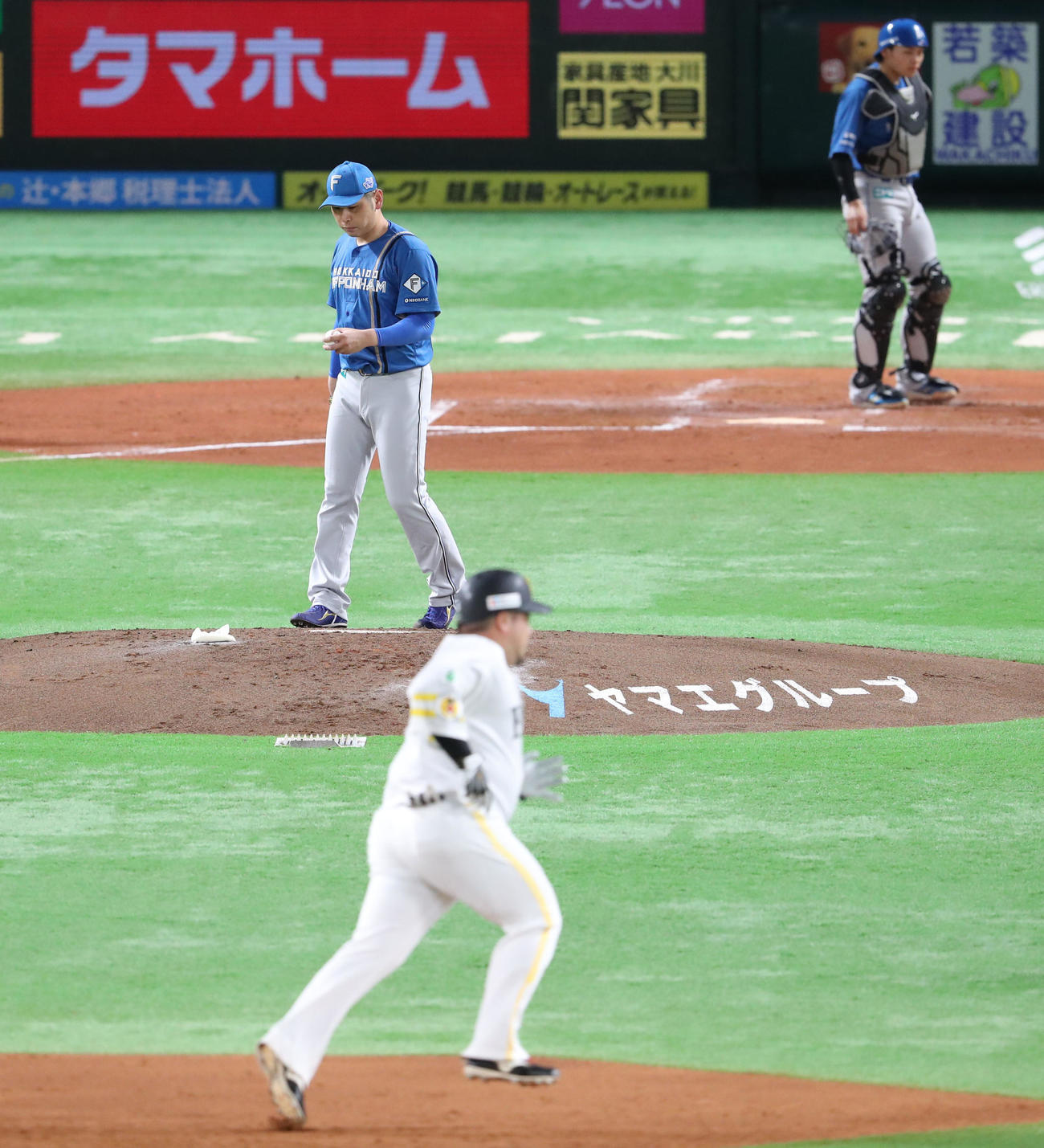 ソフトバンク対日本ハム　2回裏ソフトバンク無死、山川に左中間本塁打を浴びた加藤貴（撮影・梅根麻紀）