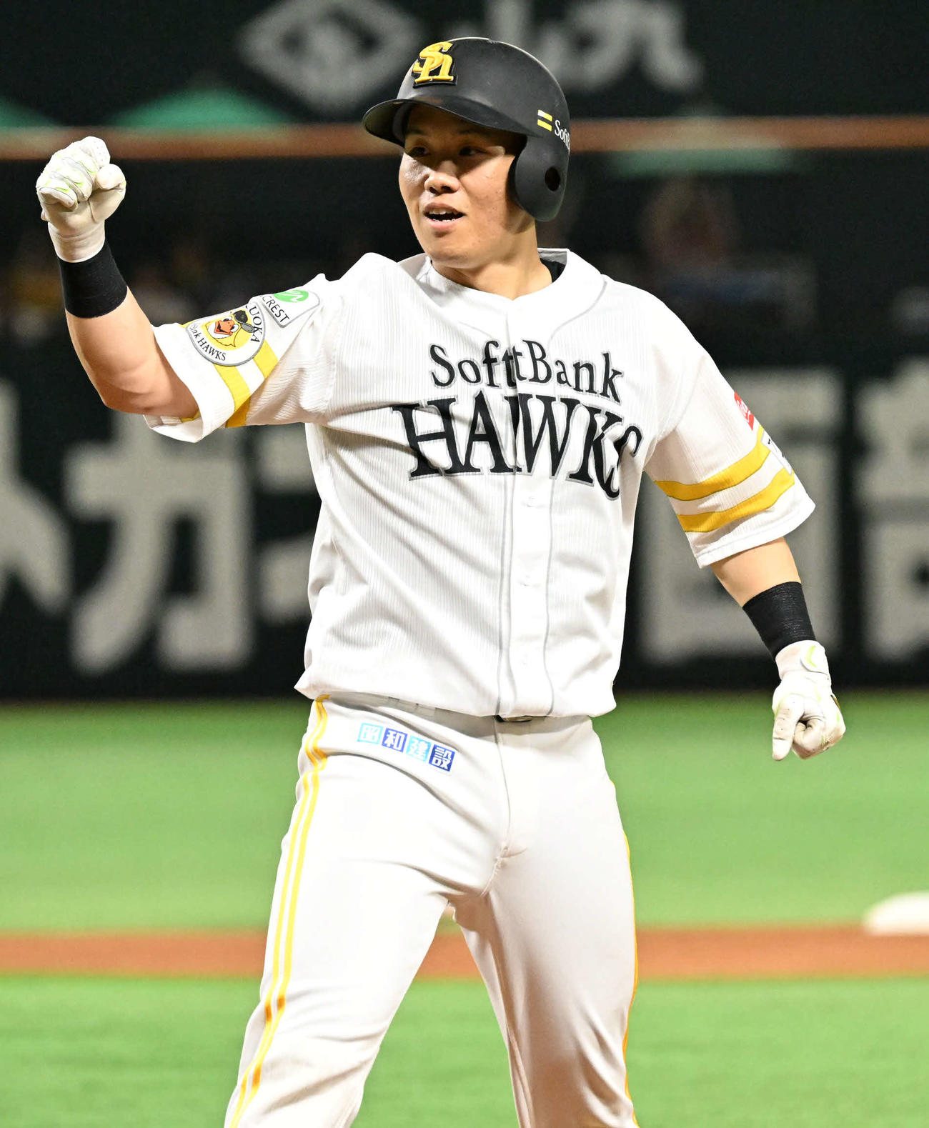 ソフトバンク対日本ハム　2回裏ソフトバンク1死一、二塁、海野は勝ち越し適時打を放つ（撮影・林敢治）