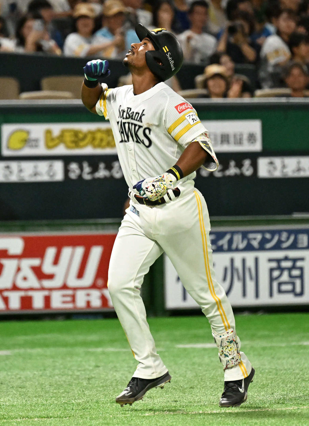 ソフトバンク対日本ハム　4回裏ソフトバンク無死二塁、ダウンズは2点本塁打を放つ（撮影・林敢治）