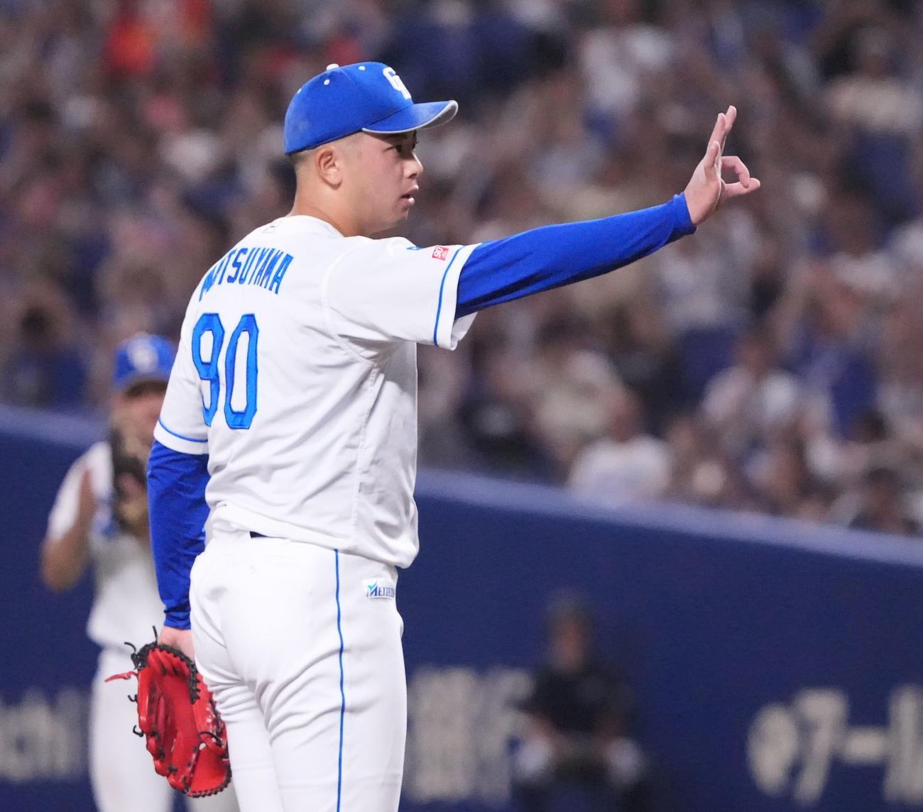 中日対広島　試合終了、リリーフしポーズを決める松山（撮影・森本幸一）