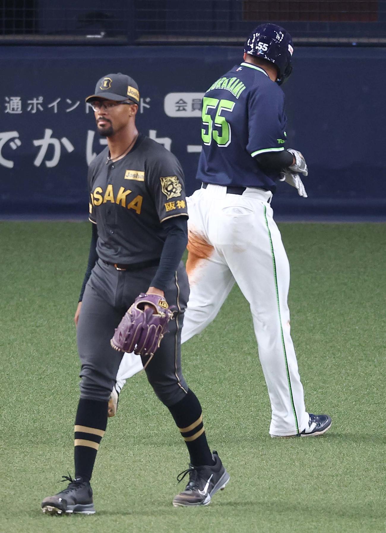 阪神対ヤクルト　4回表ヤクルト1死三塁、デュプランティエは山田の右犠飛で村上の生還を許す（撮影・上田博志）