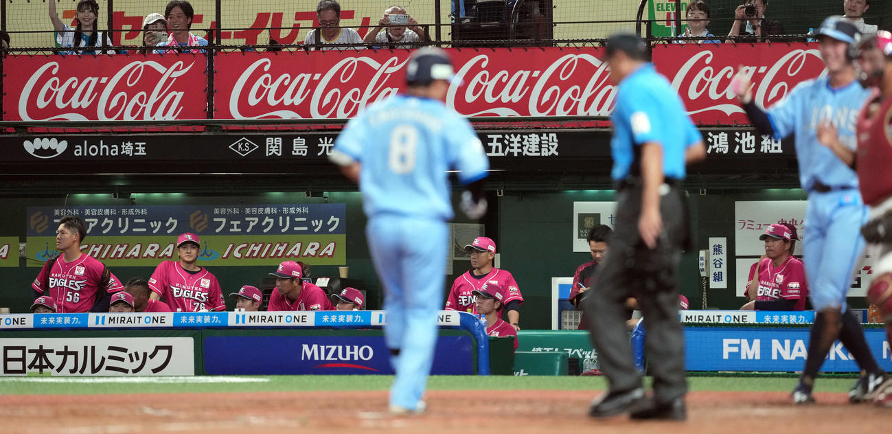 西武対楽天　4回裏西武2死一塁、渡部聖の2点本塁打で4－0とされる楽天（撮影・たえ見朱実）