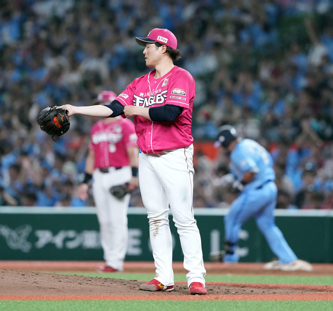 西武対楽天　4回裏西武2死一塁、渡部聖に2点本塁打を浴びる滝中（撮影・たえ見朱実）