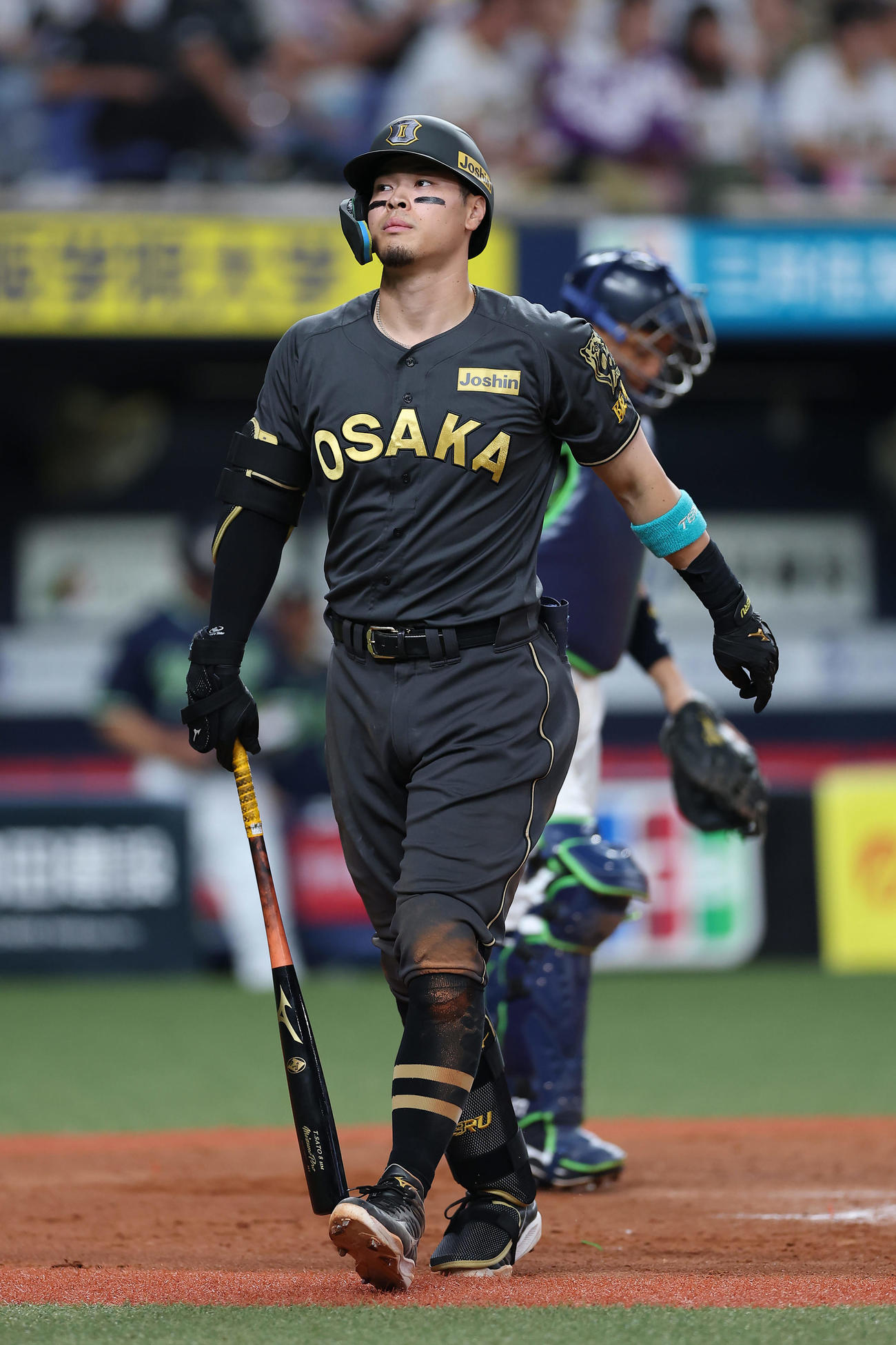 阪神対ヤクルト　8回裏阪神無死、空振り三振に倒れた佐藤輝（撮影・前田充）