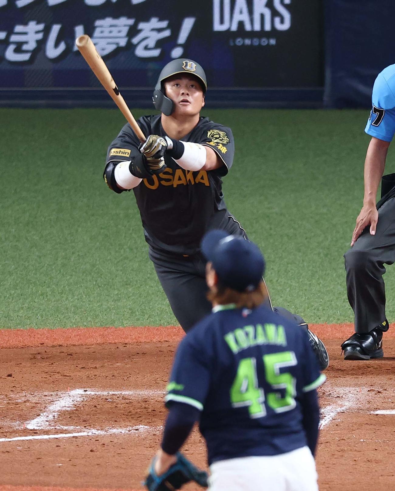 阪神対ヤクルト　8回裏阪神1死一塁、前川は中飛に倒れる（撮影・上田博志）