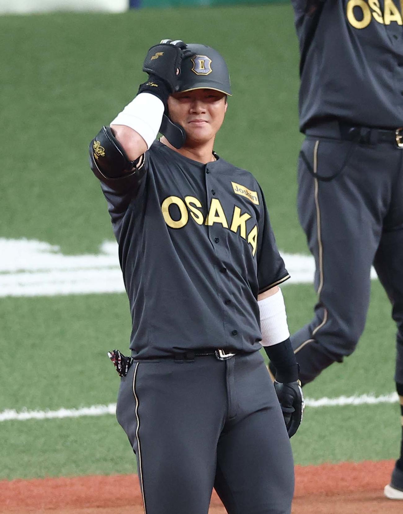 阪神対ヤクルト　8回裏阪神1死一塁、前川は中飛に倒れる（撮影・上田博志）