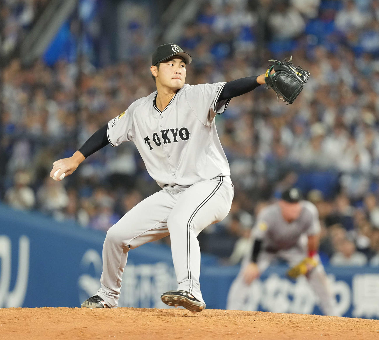 DeNA対巨人　巨人5番手の菊地（撮影・井上学）