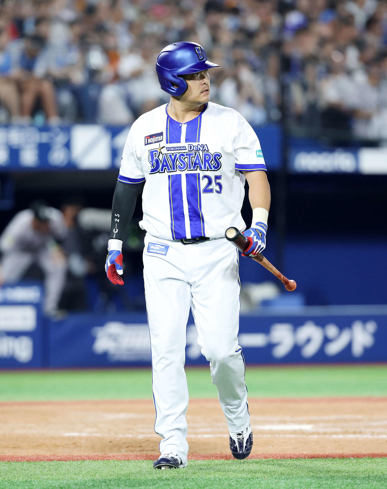 DeNA対巨人　8回裏DeNA2死二塁、筒香は空振り三振で倒れる（撮影・鈴木正人）