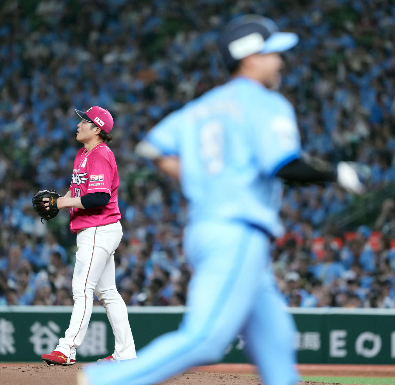 西武対楽天　4回裏西武2死一塁、渡部聖に2点本塁打を浴びる滝中（撮影・たえ見朱実）