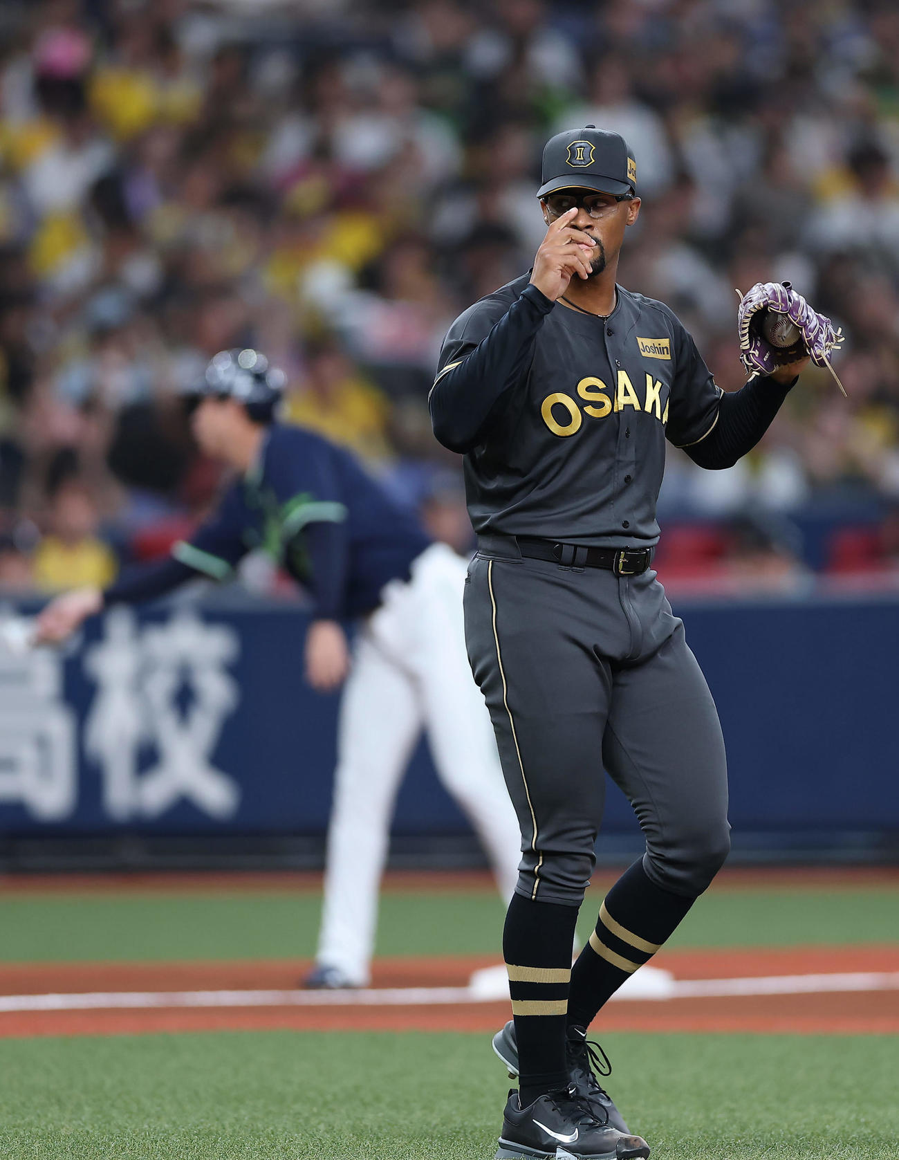 阪神対ヤクルト　1回表ヤクルト無死、太田の二塁打と守備の乱れでピンチを背負うデュプランティエ（撮影・前田充）