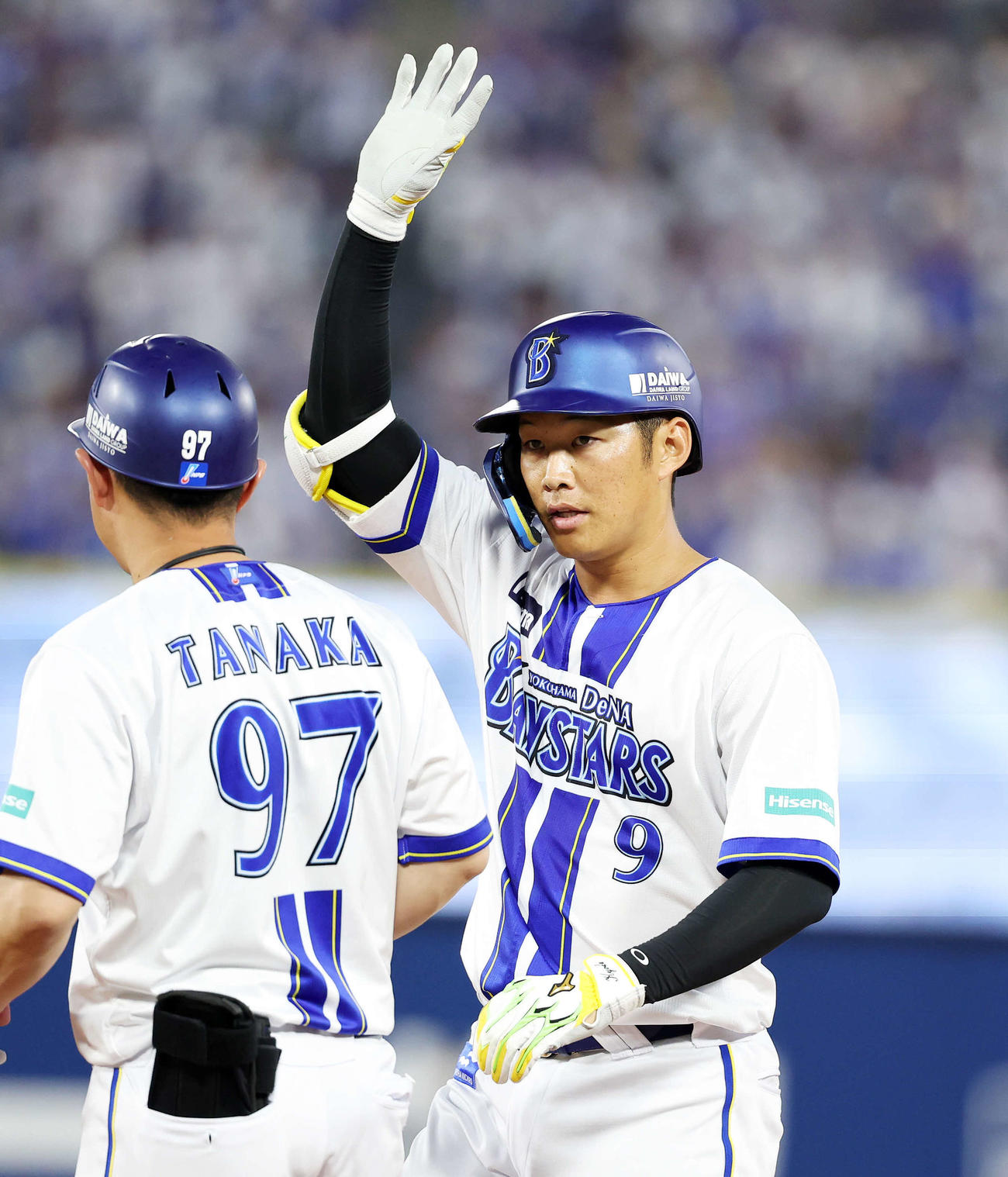 DeNA対巨人　3回裏DeNA無死、京田は左前打を放ちポーズを決める（撮影・鈴木正人）