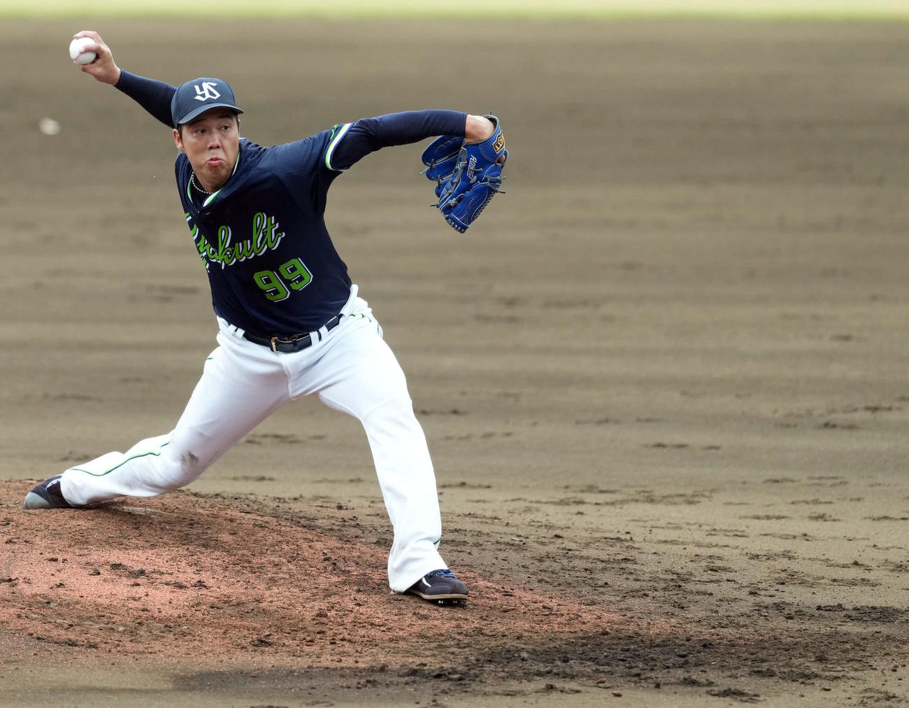 西武対ヤクルト　NPB復帰後、初登板のマウンドに上がったヤクルトの先発青柳（撮影・たえ見朱実）