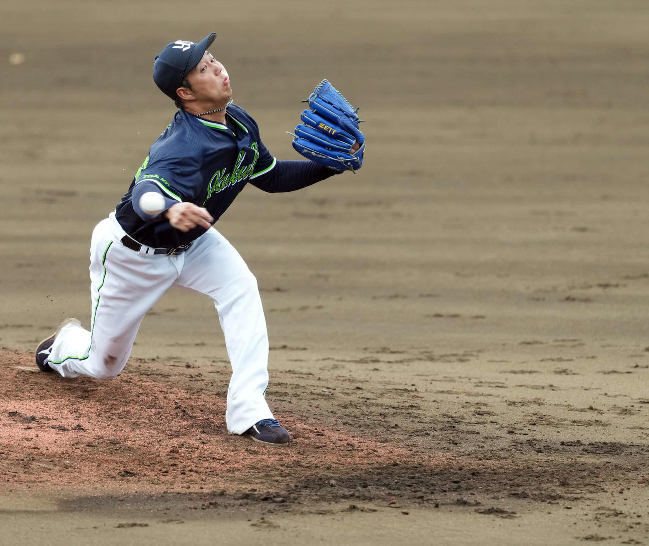 西武対ヤクルト　NPB復帰後、初登板のマウンドに上がったヤクルトの先発青柳（撮影・たえ見朱実）