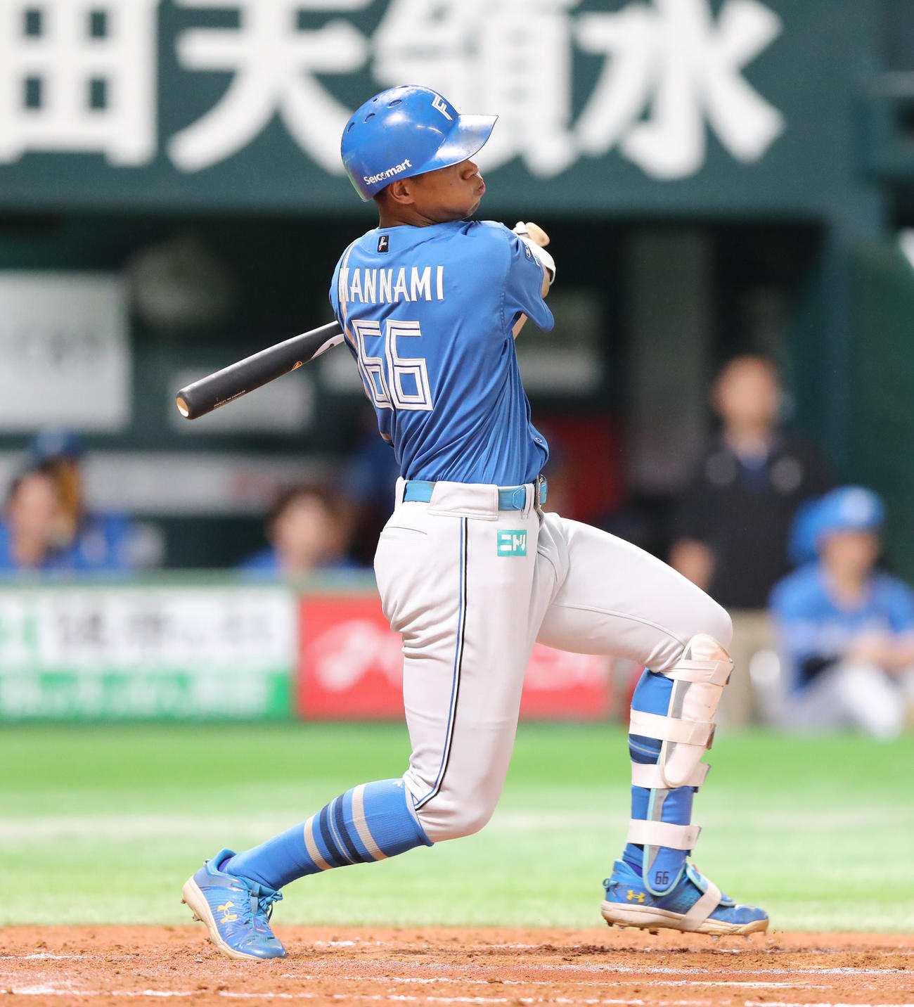ソフトバンク対日本ハム　5回表日本ハム無死、万波は中前安打を放つ（撮影・梅根麻紀）