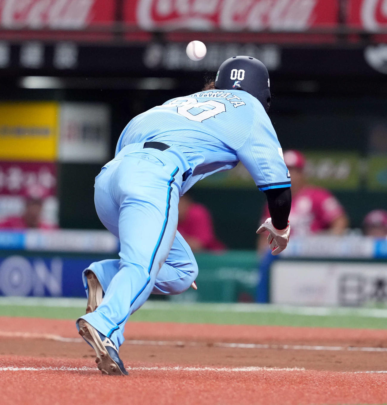 西武対楽天　1回裏西武2死一、二塁、村田の左前打の送球が当たるも生還する二走仲田（撮影・たえ見朱実）