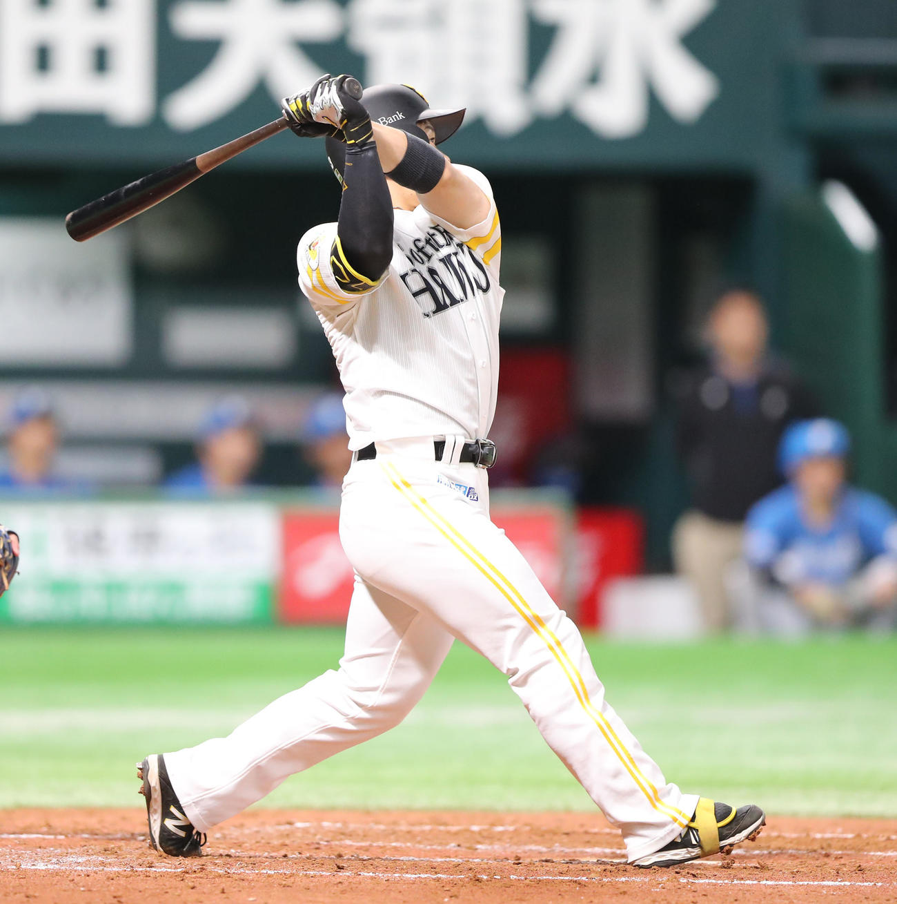 ソフトバンク対日本ハム　3回裏ソフトバンク2死二塁、近藤は中越えに先制となる適時二塁打を放つ（撮影・梅根麻紀）