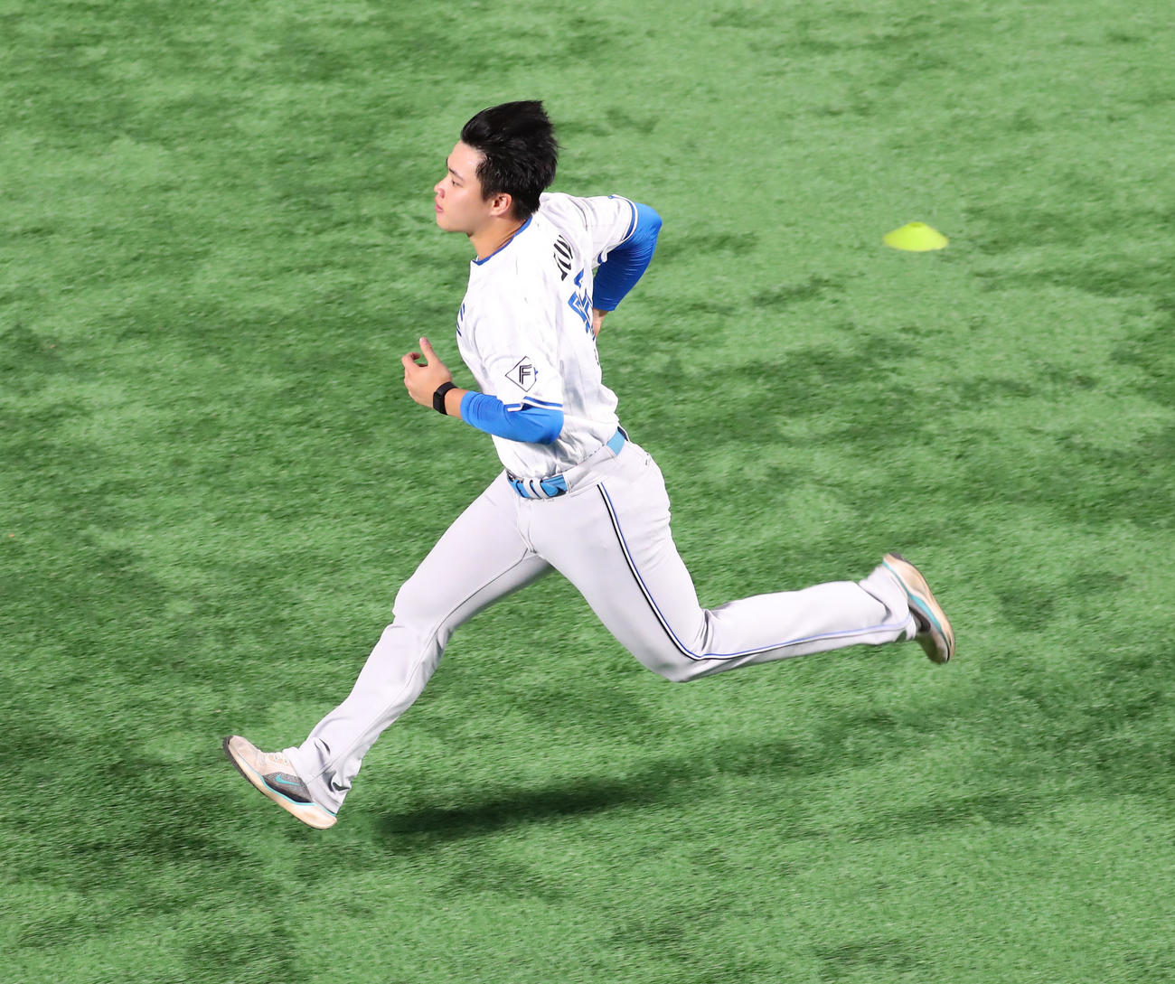 ソフトバンク対日本ハム　ランニングで汗を流す孫（撮影・梅根麻紀）