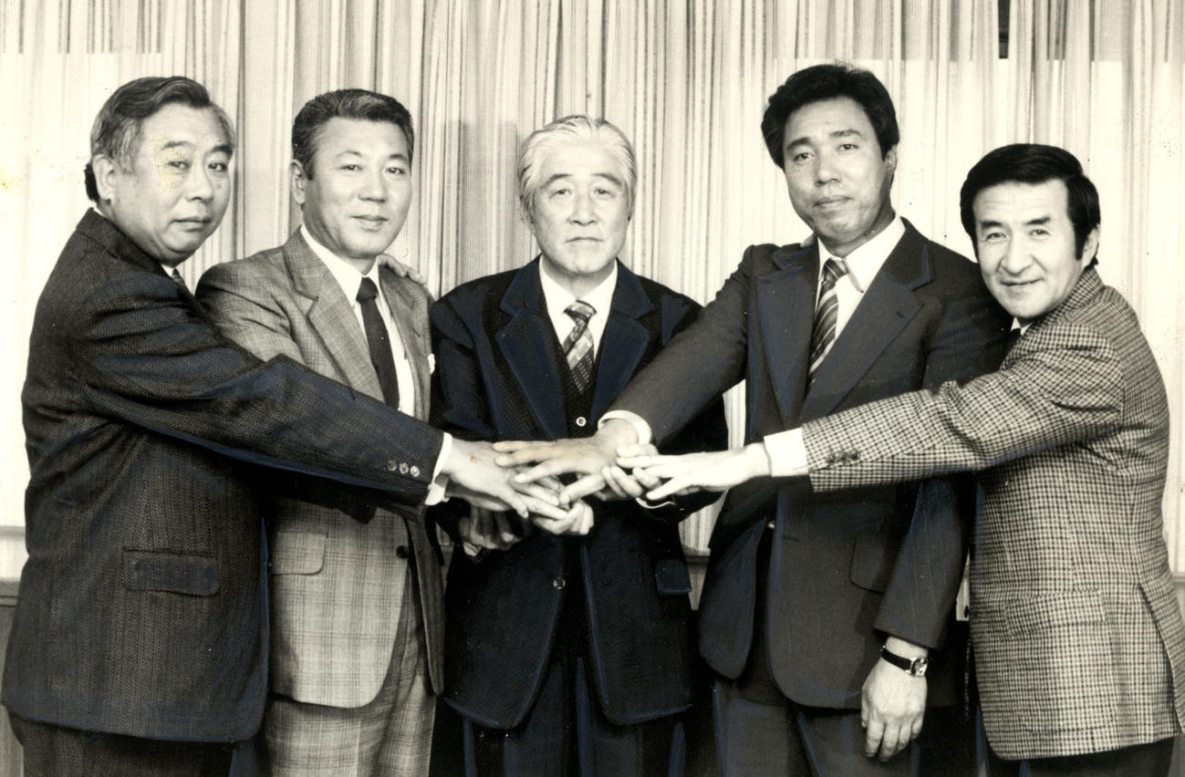 TV解説者時代の水谷実雄氏（右から2人目）