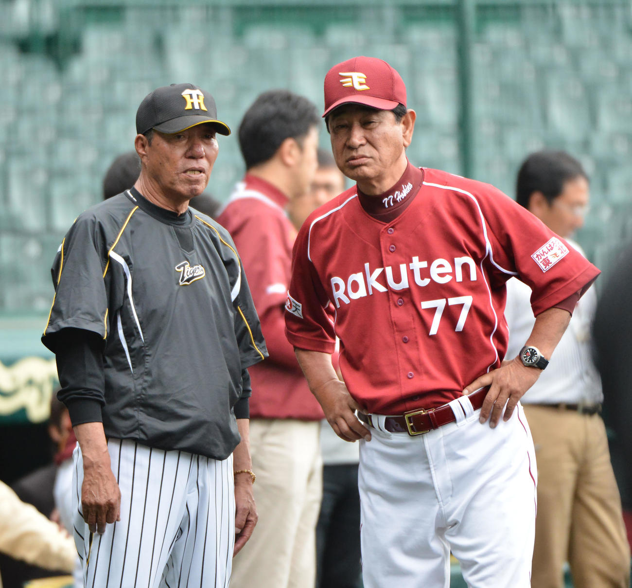 星野仙一監督（右）と水谷実雄氏（2013年5月29日撮影）